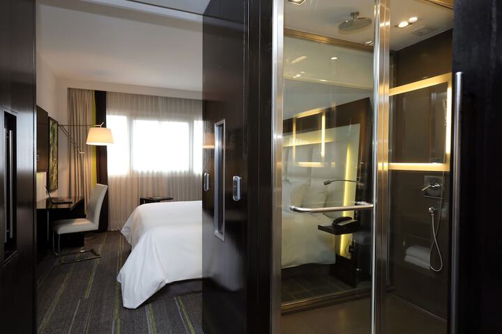 Room 8 of 54