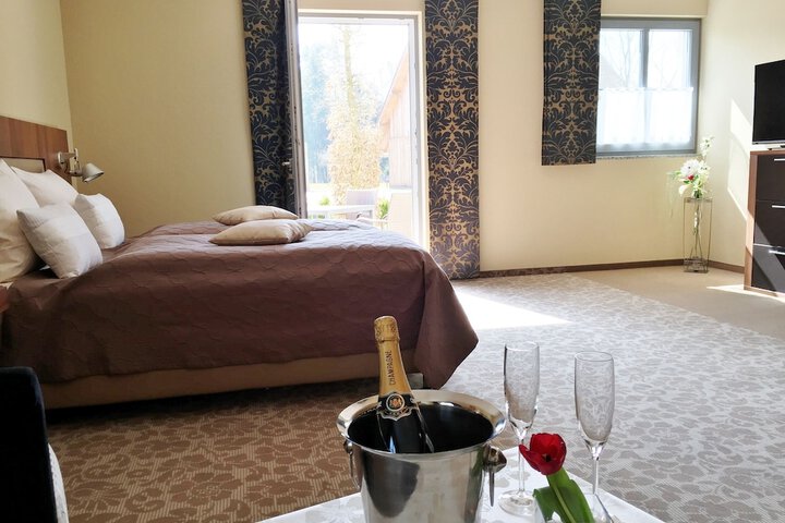 Room 10 of 32