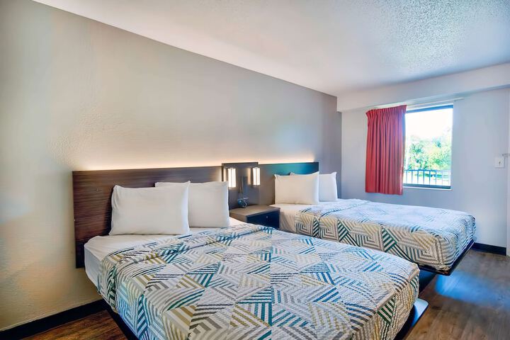 Double Bed Accessible (11 of 11)