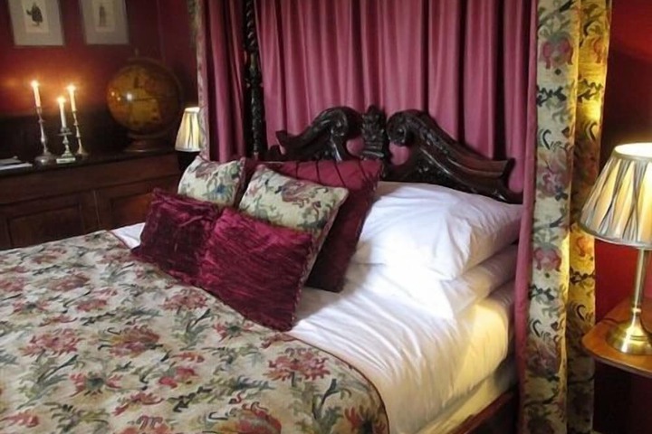 Room 6 of 26