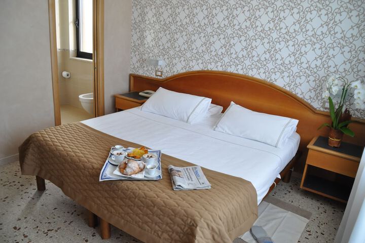 Room 10 of 39