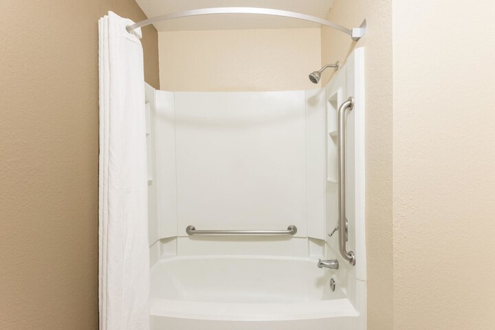 1 King Bed Accessible (4 of 7)