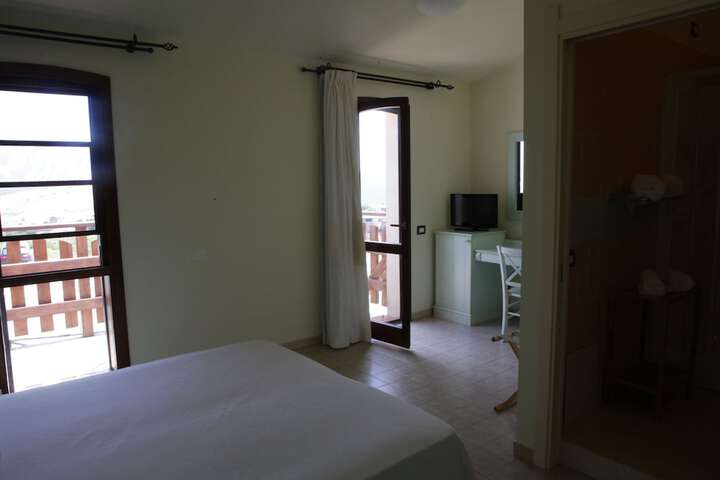 Room 5 of 38