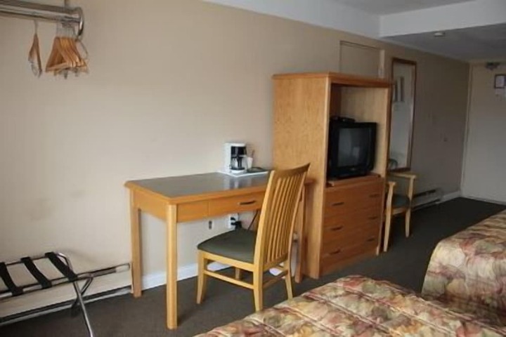 Room 9 of 27