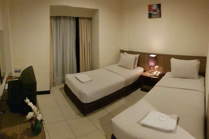 Room 11 of 48