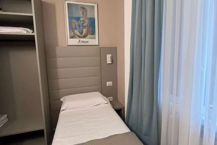 Room 20 of 37