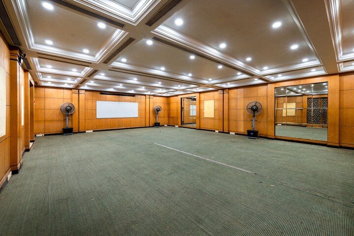 Ballroom/Hall 30 of 54