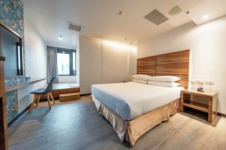 Room 16 of 46