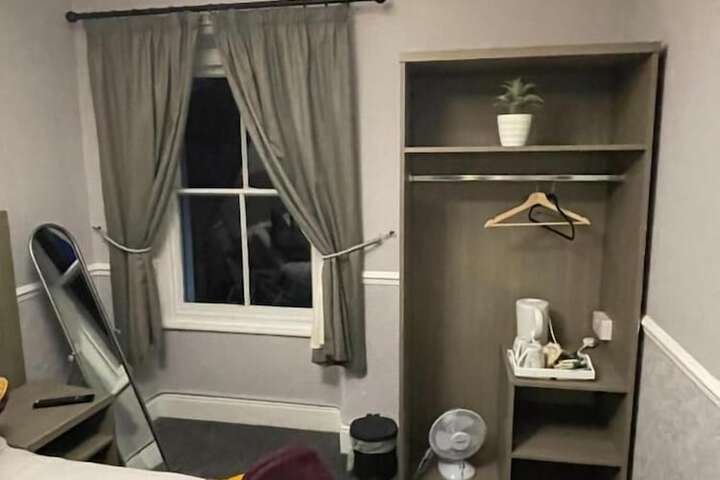 Room 7 of 27