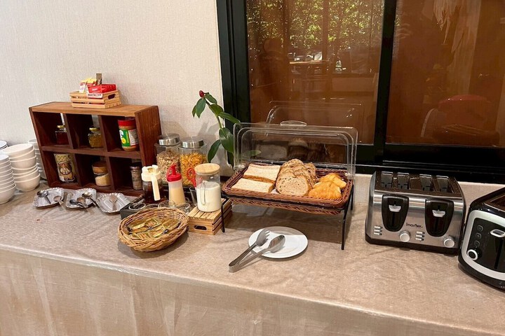 Breakfast/Coffee Service 42 of 62