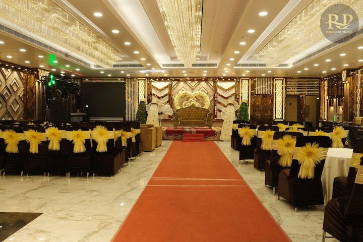 Ballroom/Hall 38 of 43