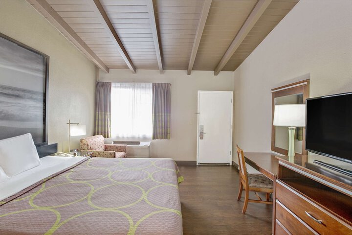 Room 13 of 24