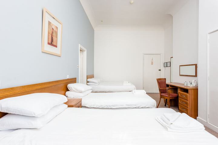 Room 16 of 41