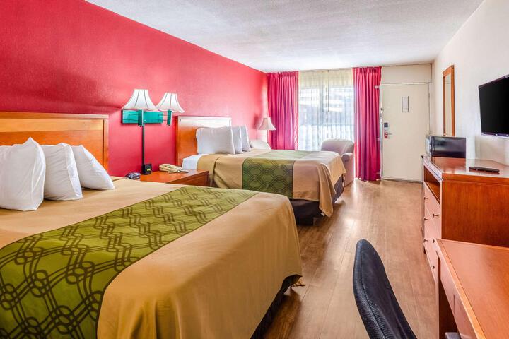 2 Double Beds (5 of 7)