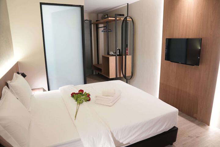 Room 9 of 17