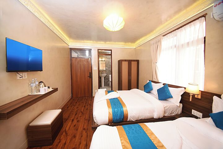 Room 9 of 24