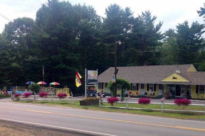 Exterior of Lake Winnipesaukee Motel