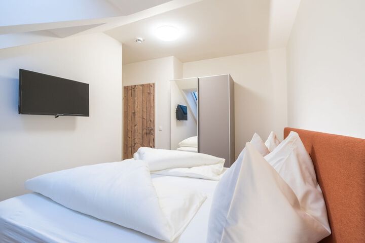 Room 4 of 26