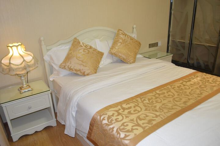 Room 15 of 16