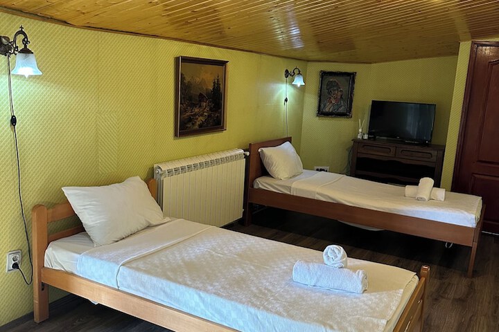 Room 14 of 83