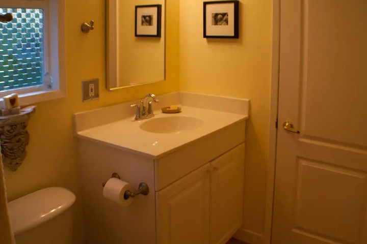 Room 4 of 10