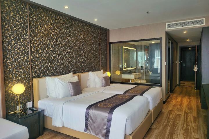 Room 13 of 60