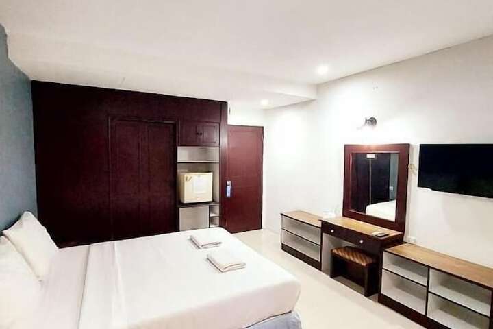 Room 34 of 48