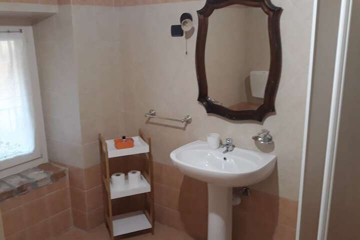 Room 32 of 42
