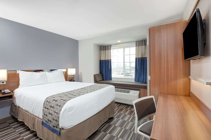 2 Queen Beds (4 of 10)