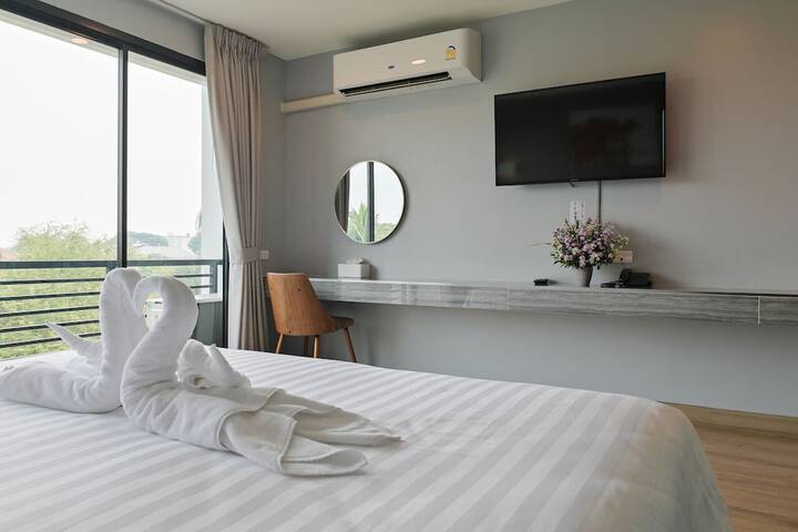 Room 8 of 33