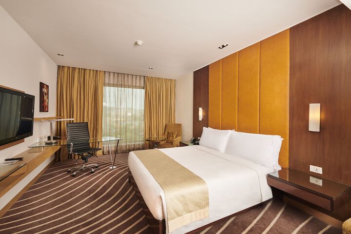 Room 25 of 93
