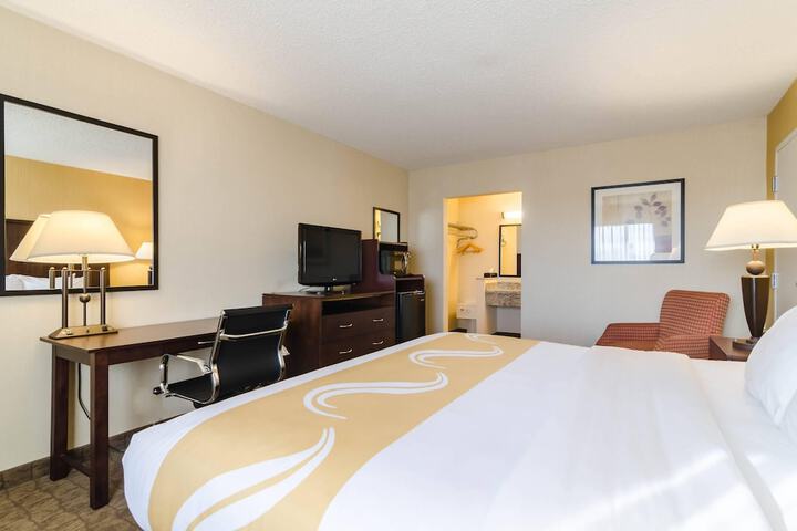 Room 10 of 28