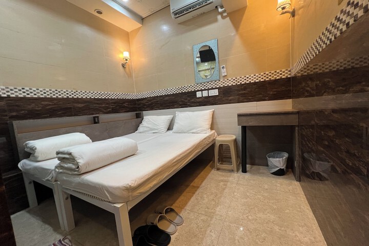 Room 9 of 21