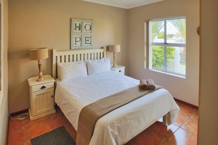 Room 2 of 33