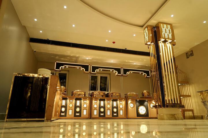 Ballroom/Hall 14 of 17