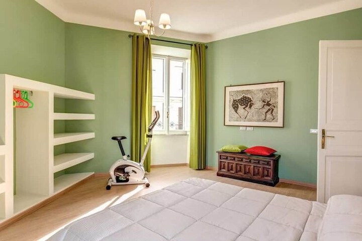 Room 7 of 10