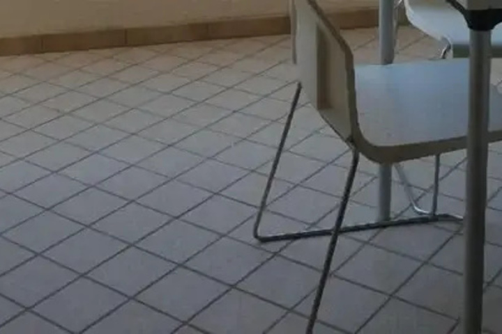 Room 6 of 8
