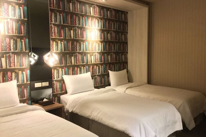 Room 11 of 203