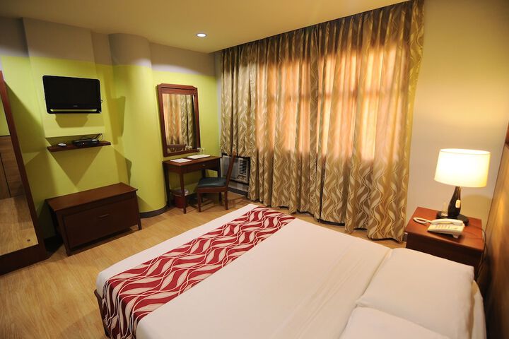 Room 8 of 28
