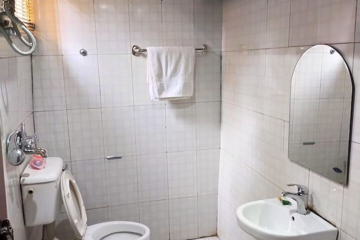 Room 17 of 24