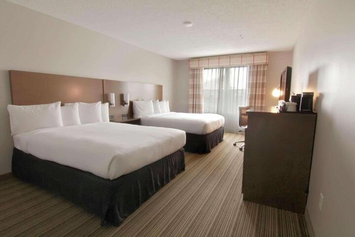 2 Queen Beds Accessible (9 of 12)