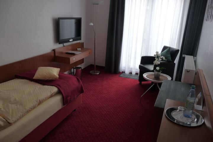 Room 7 of 38