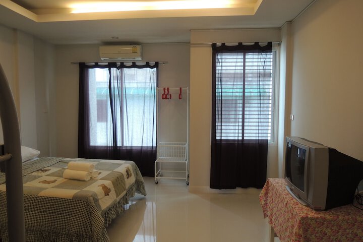 Room 4 of 28