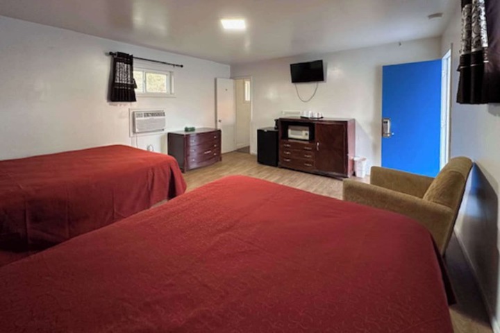 2 Double Beds (5 of 9)