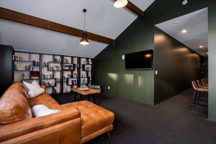 Room 52 of 63