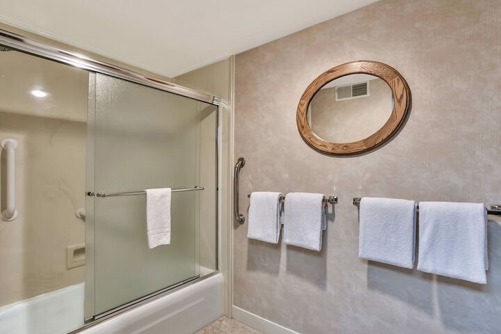 Deluxe Double Queen Room (3 of 4)