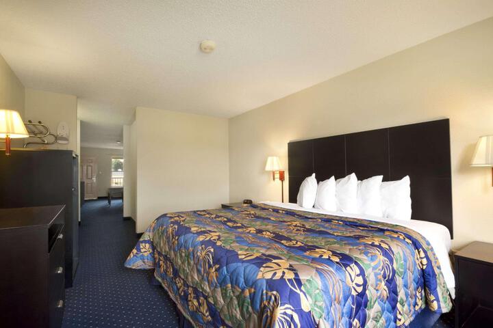 1 King Bed Accessible (2 of 12)