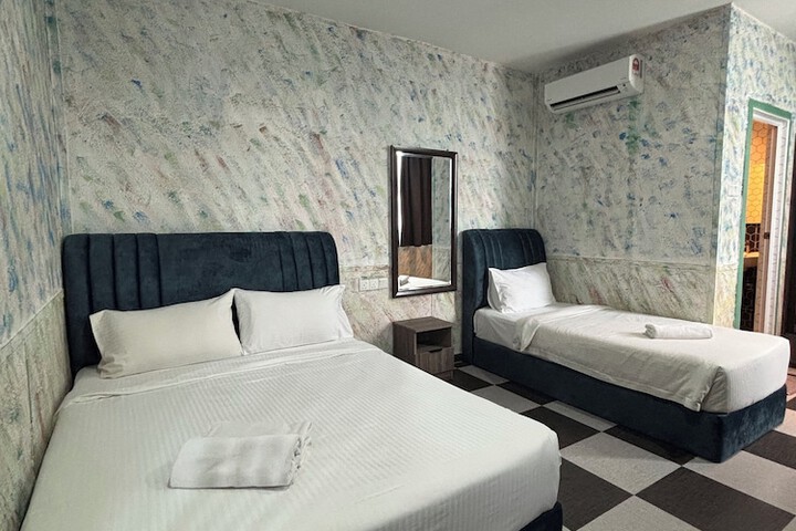 Room 29 of 49