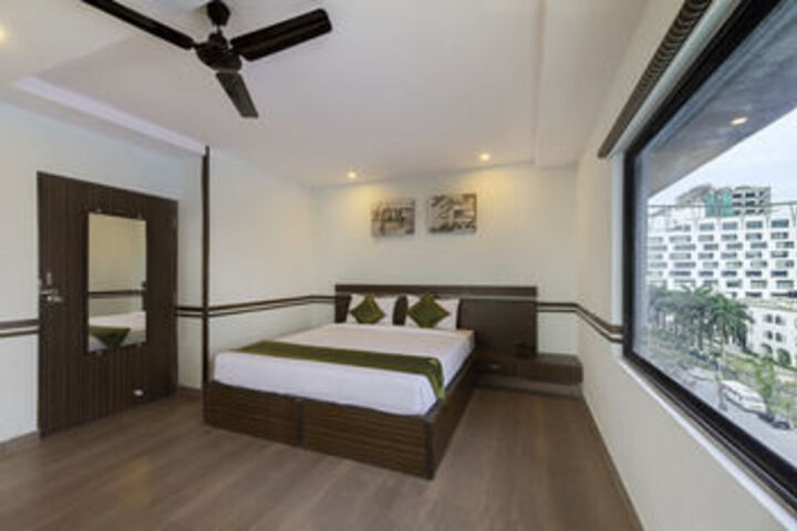 Room 8 of 33