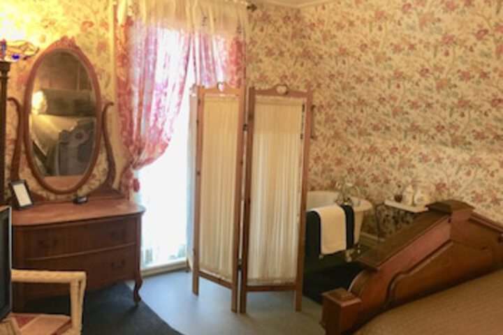 Room 19 of 123